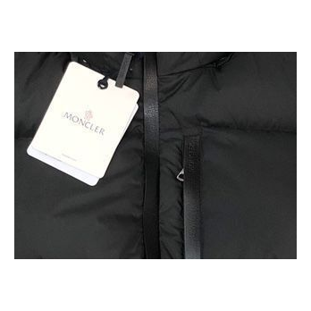 Moncler Wide-Quilt Hooded Puffer Jacket with Tonal Patch